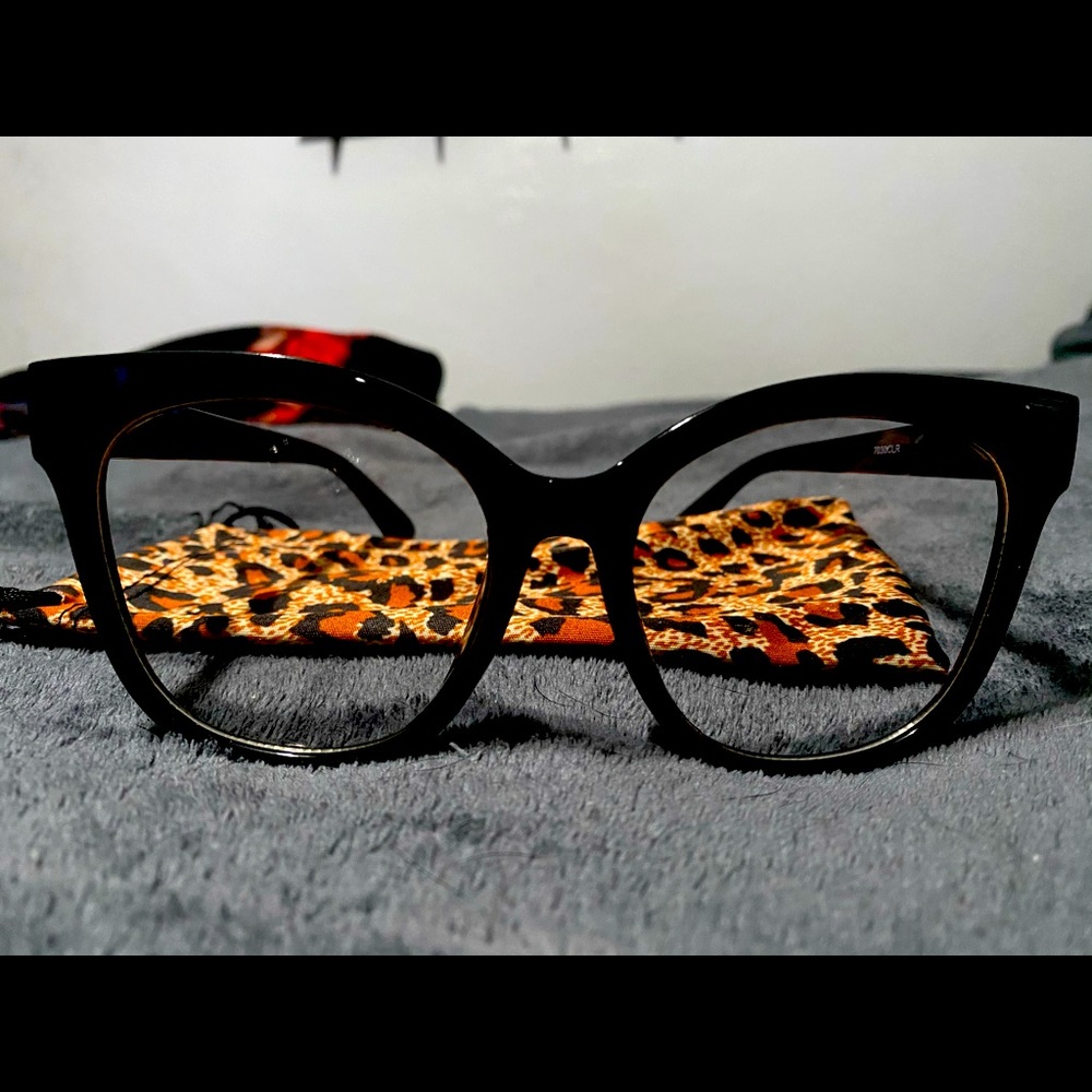 Black glasses